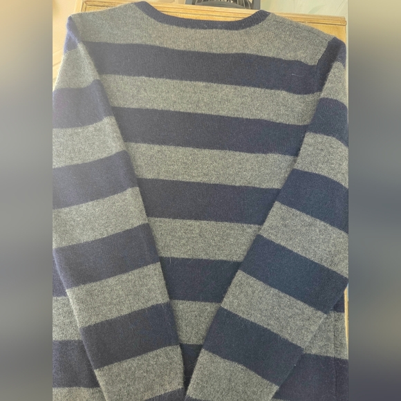 Bloomingdale's Womans Navy and Gray Striped Crewneck Sweater Size Small - Picture 4 of 4